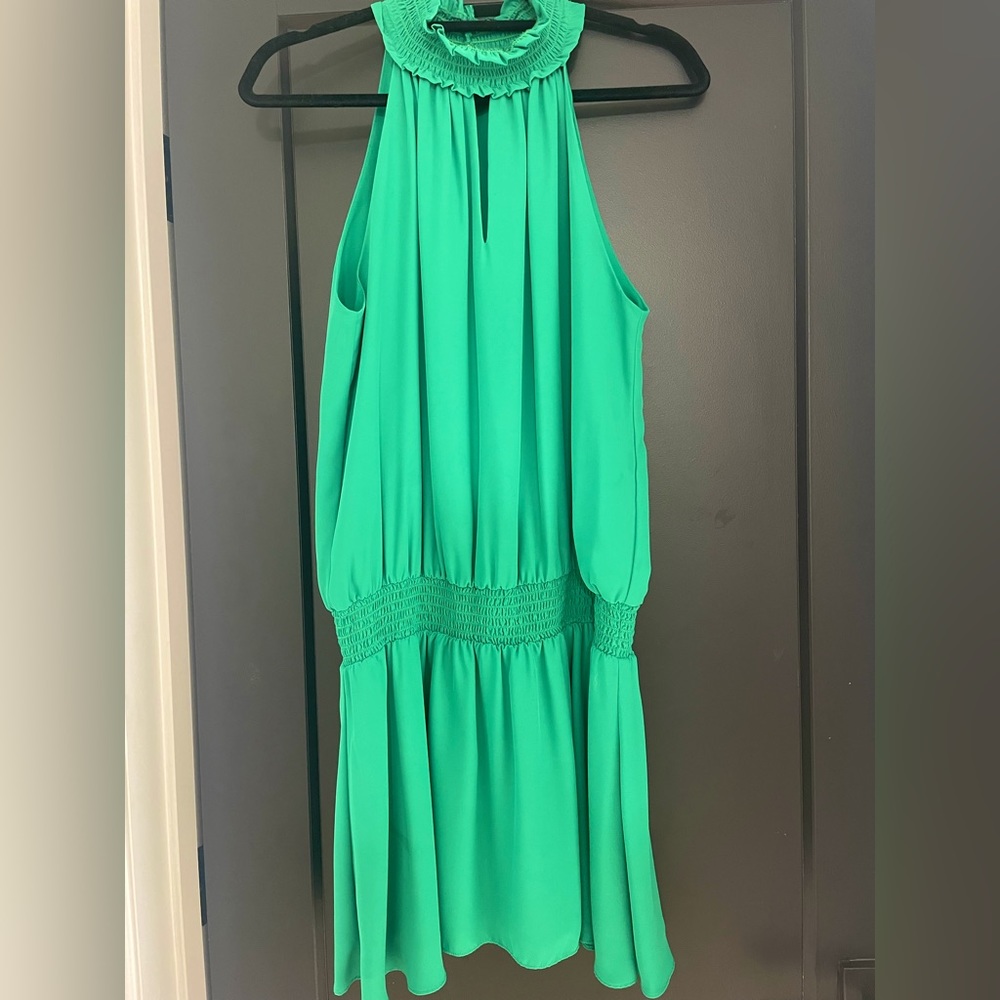 Beautiful and vibrant dress that is barely worn and in perfect condition.
